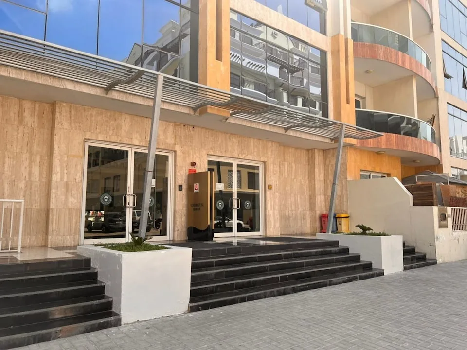 Knightsbridge Court &amp; Kensington Manor